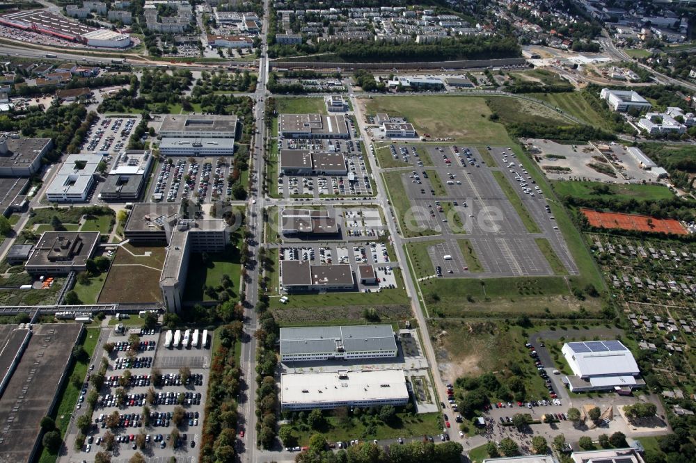 Mainz von oben - Gewerbegebiet und Dienstleistungszentrum mit der Automeile in der Oberstadt in Mainz im Bundesland Rheinland-Pfalz