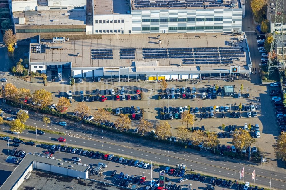 Luftbild Mülheim an der Ruhr - Gewerbegebiet mit Einkaufszentren und der Aldi Kaffeerösterei entlang der Mannesmannallee in Mülheim an der Ruhr im Bundesland Nordrhein-Westfalen, Deutschland