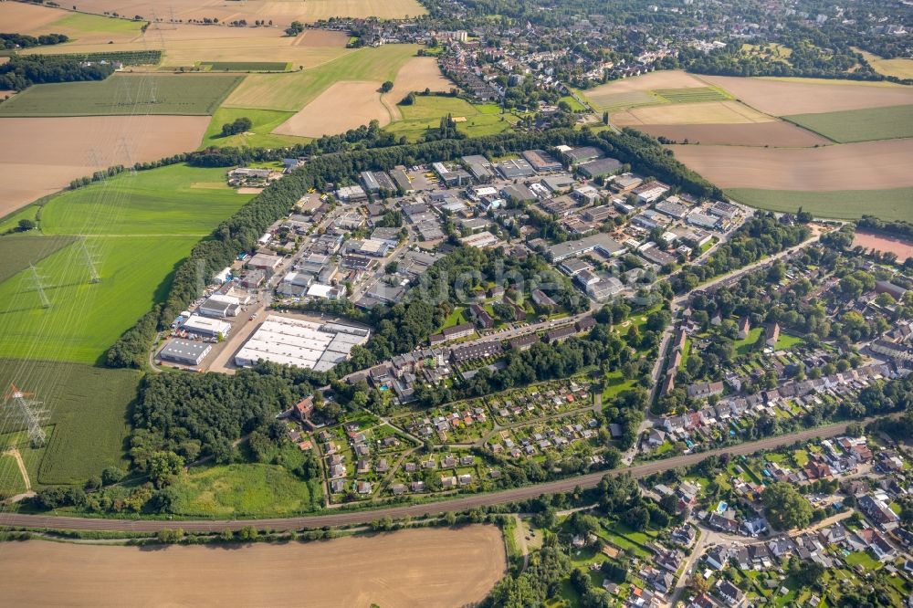 Essen von oben - Gewerbegebiet entlang der Adlerstraße in Essen im Bundesland Nordrhein-Westfalen, Deutschland