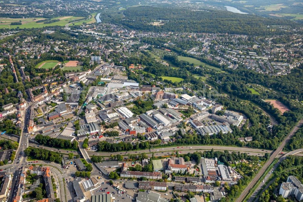 Luftaufnahme Essen - Gewerbegebiet entlang der Bundesautobahn A52 - Schürmannstraße in Essen im Bundesland Nordrhein-Westfalen, Deutschland