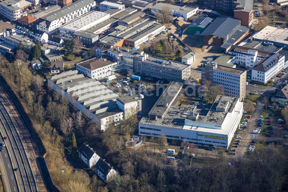 Luftaufnahme Essen - Gewerbegebiet entlang der Bundesautobahn A52 - Schürmannstraße in Essen im Bundesland Nordrhein-Westfalen, Deutschland