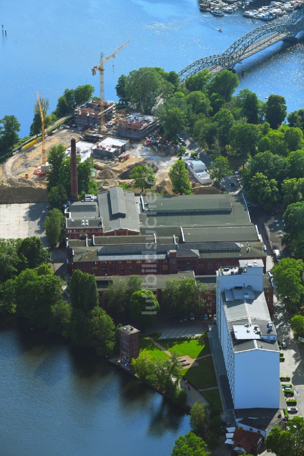 Berlin von oben - Gewerbegebiet entlang der Eiswerderstraße im Ortsteil Hakenfelde in Berlin, Deutschland