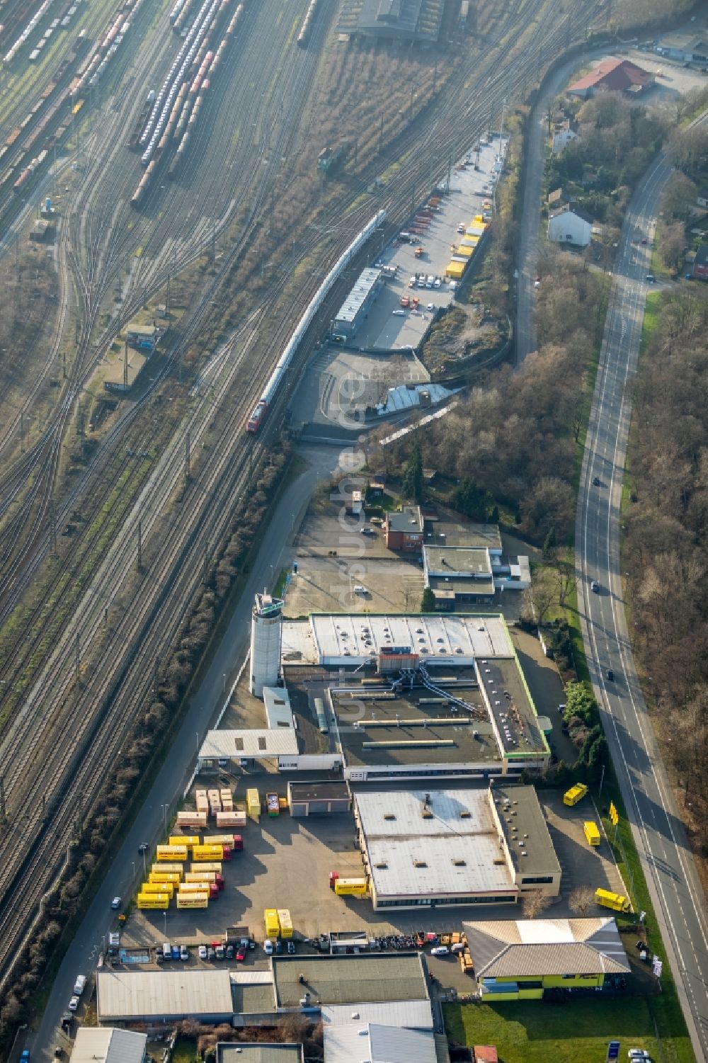 Herne aus der Vogelperspektive: Gewerbegebiet entlang der Herner Straße - Berliner Straße im Ortsteil Wanne-Eickel in Herne im Bundesland Nordrhein-Westfalen, Deutschland