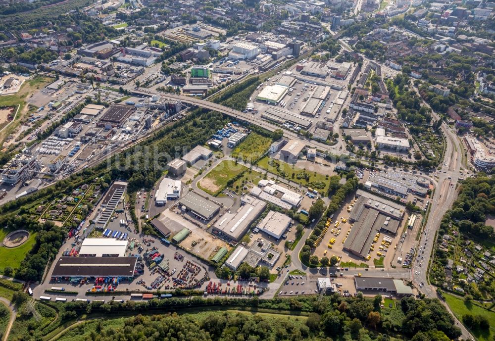 Essen von oben - Gewerbegebiet entlang der Herzogstraße in Essen im Bundesland Nordrhein-Westfalen, Deutschland