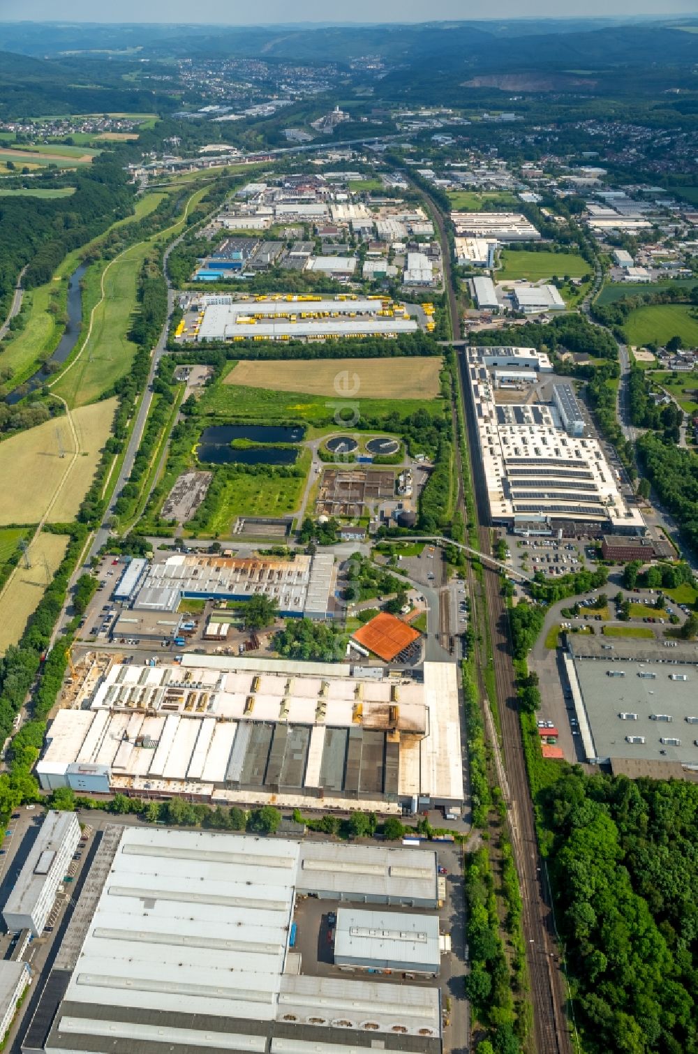 Luftaufnahme Hagen - Gewerbegebiet entlang der Industriestraße in Hagen im Bundesland Nordrhein-Westfalen, Deutschland