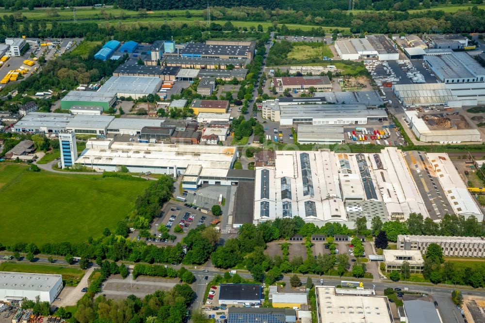 Hagen von oben - Gewerbegebiet entlang der Industriestraße in Hagen im Bundesland Nordrhein-Westfalen, Deutschland