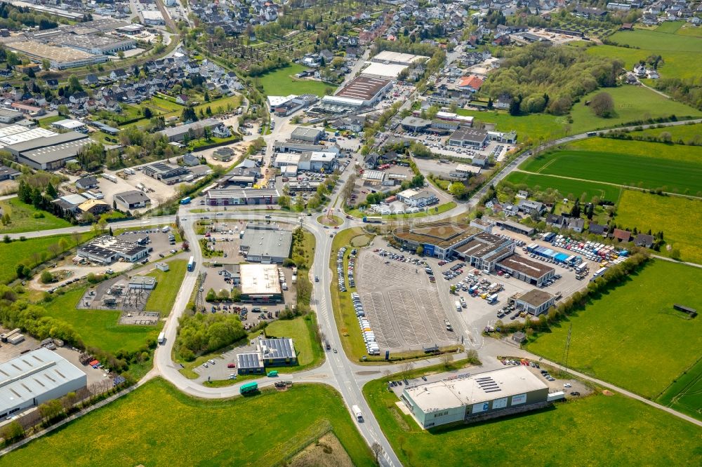 Brilon von oben - Gewerbegebiet entlang der Möhnestraße in Brilon im Bundesland Nordrhein-Westfalen, Deutschland