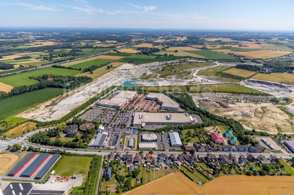 Beckum von oben - Gewerbegebiet entlang der Neubeckumer Straße in Beckum im Bundesland Nordrhein-Westfalen, Deutschland