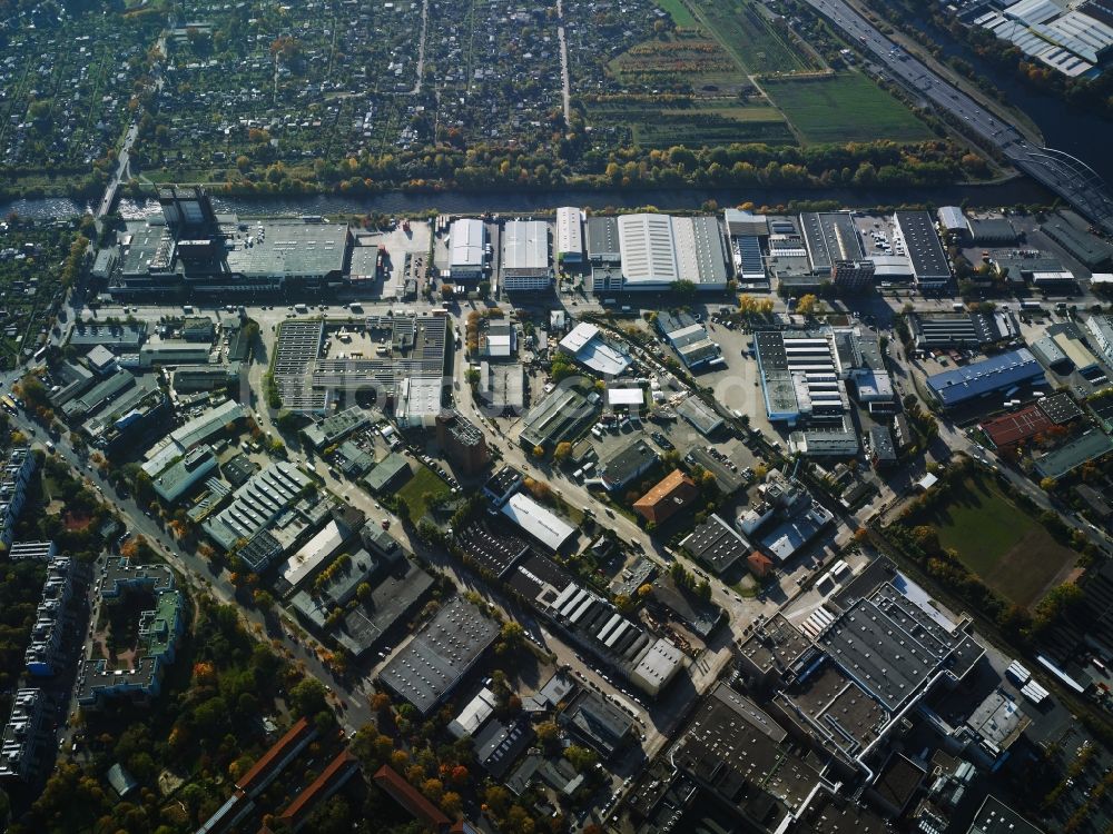 Berlin von oben - Gewerbegebiet entlang der Nobelstraße im Süden des Bezirkes Neukölln in Berlin