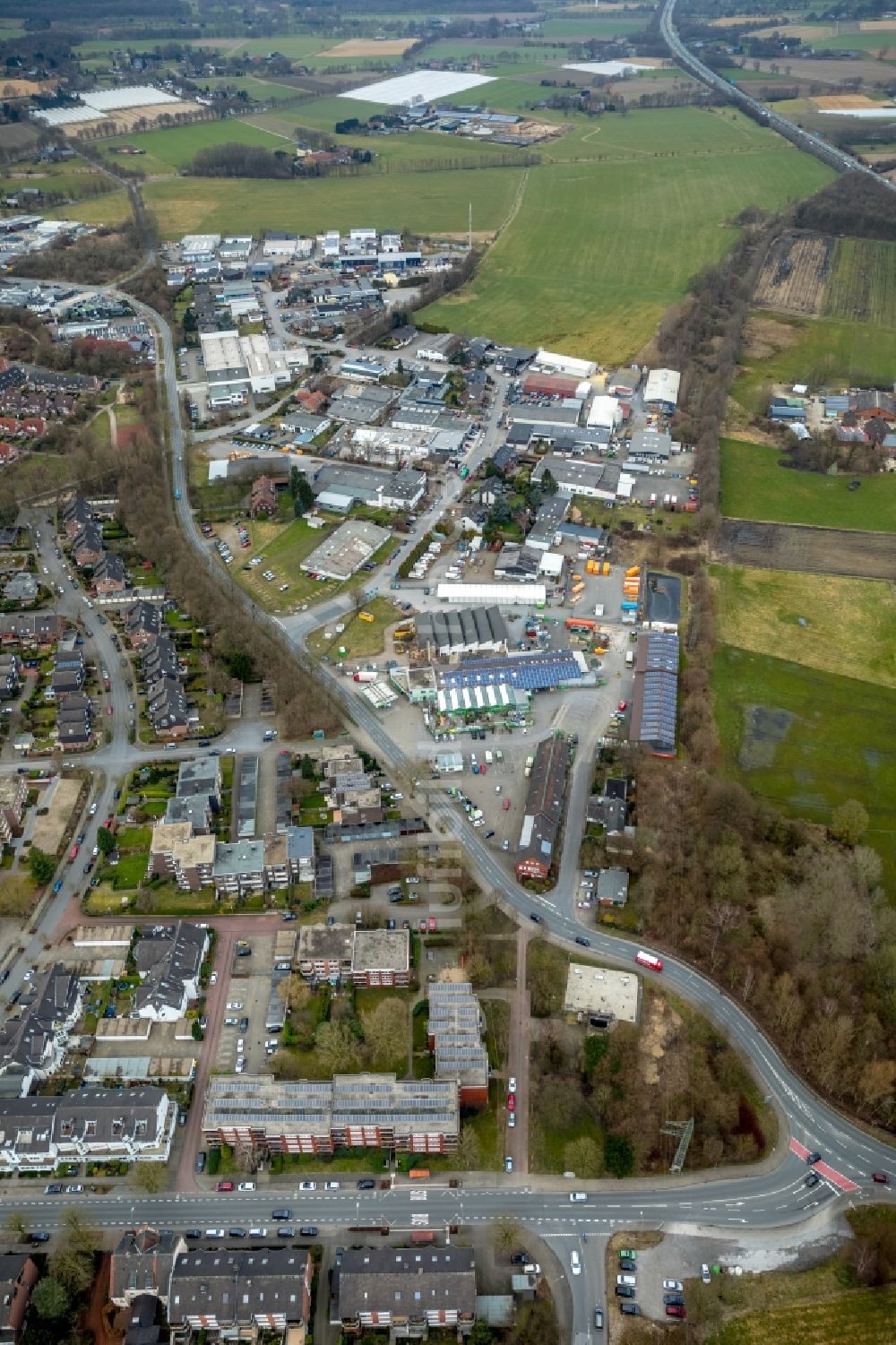 Kirchhellen von oben - Gewerbegebiet entlang der Pelsstraße - Raiffeisenstraße in Kirchhellen im Bundesland Nordrhein-Westfalen, Deutschland