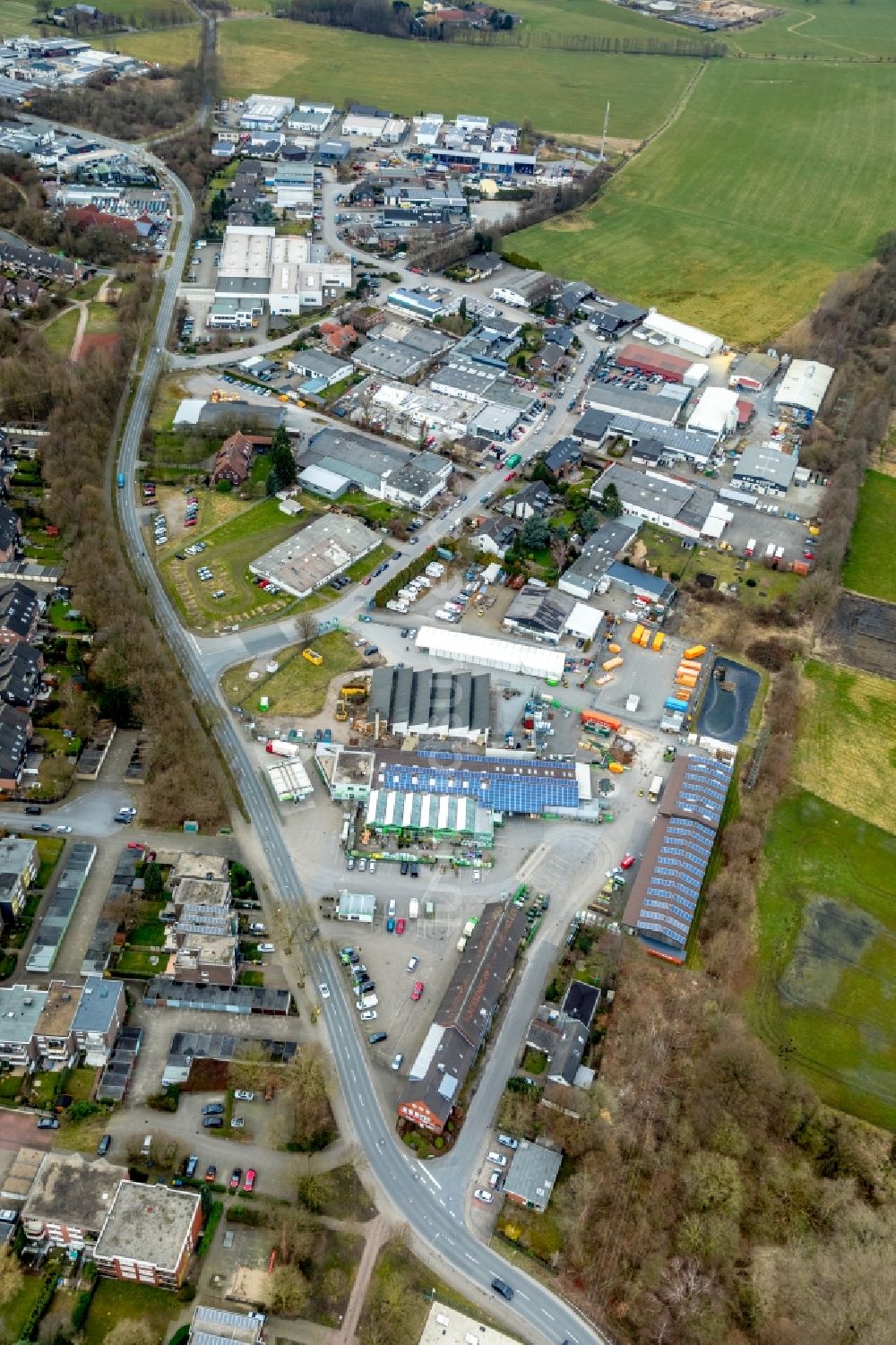 Kirchhellen aus der Vogelperspektive: Gewerbegebiet entlang der Pelsstraße - Raiffeisenstraße in Kirchhellen im Bundesland Nordrhein-Westfalen, Deutschland