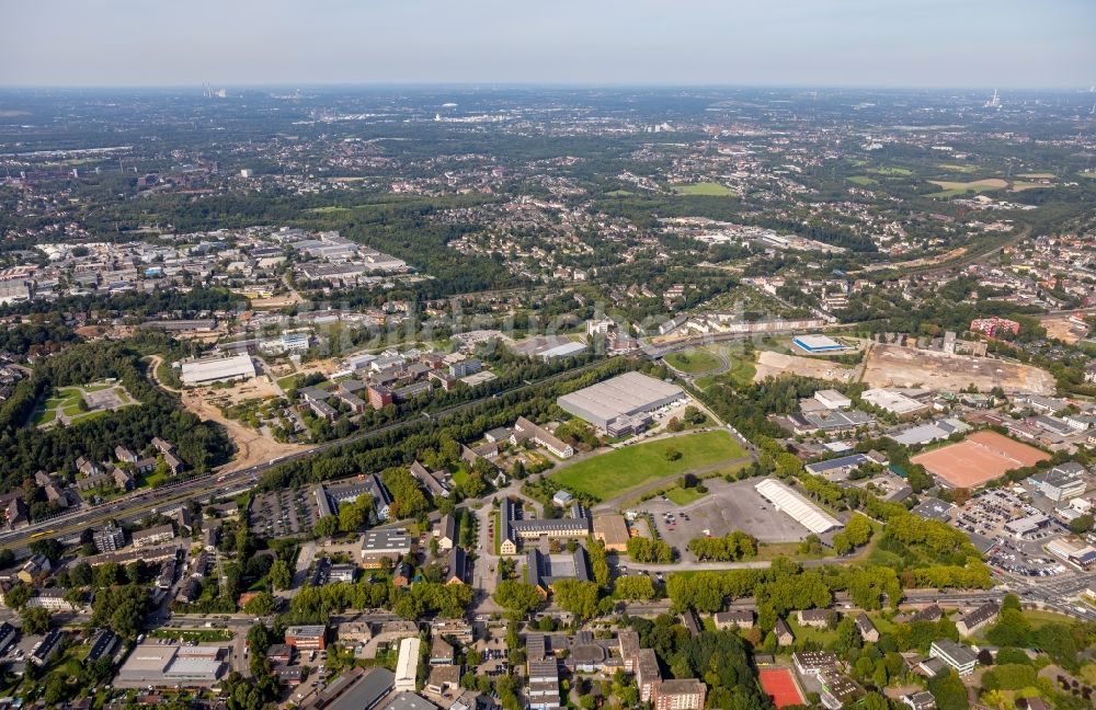 Essen von oben - Gewerbegebiet entlang der Schönscheidtstraße in Essen im Bundesland Nordrhein-Westfalen, Deutschland