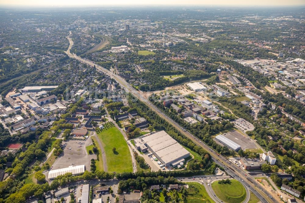 Luftaufnahme Essen - Gewerbegebiet entlang der Schönscheidtstraße in Essen im Bundesland Nordrhein-Westfalen, Deutschland