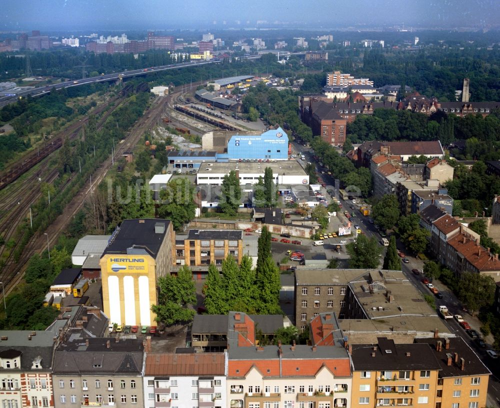 Berlin aus der Vogelperspektive: Gewerbegebiet entlang der Sophie-Charlotten-Straße im Ortsteil Charlottenburg in Berlin, Deutschland