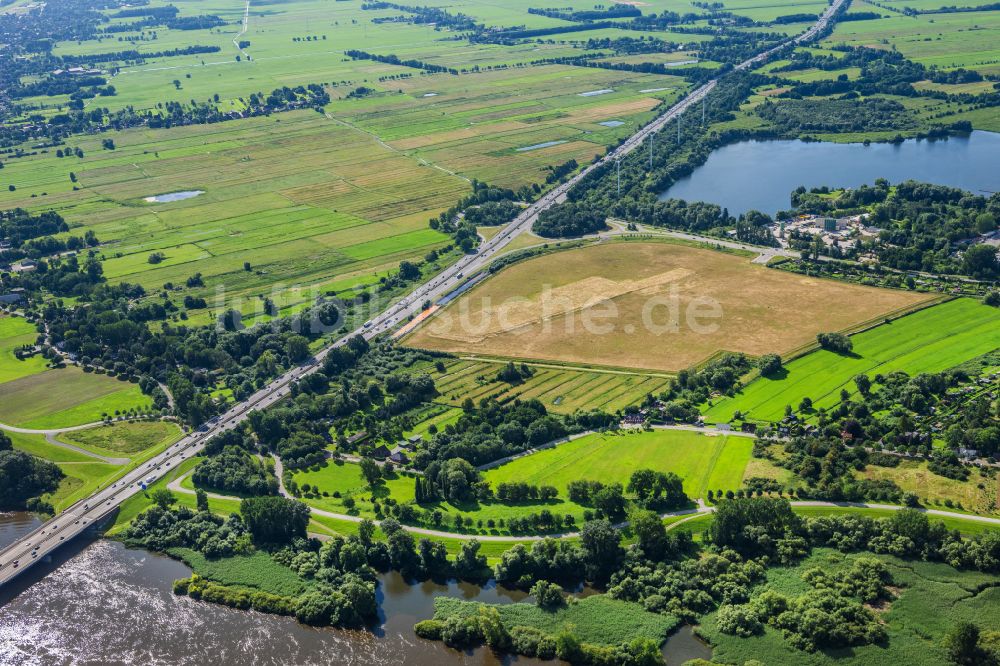 Hamburg aus der Vogelperspektive: Gewerbegebiet und Erschließungsgebiet Neuländer Wettern an der A1 AS Hamburg-Harburg im Ortsteil Harburg in Hamburg, Deutschland