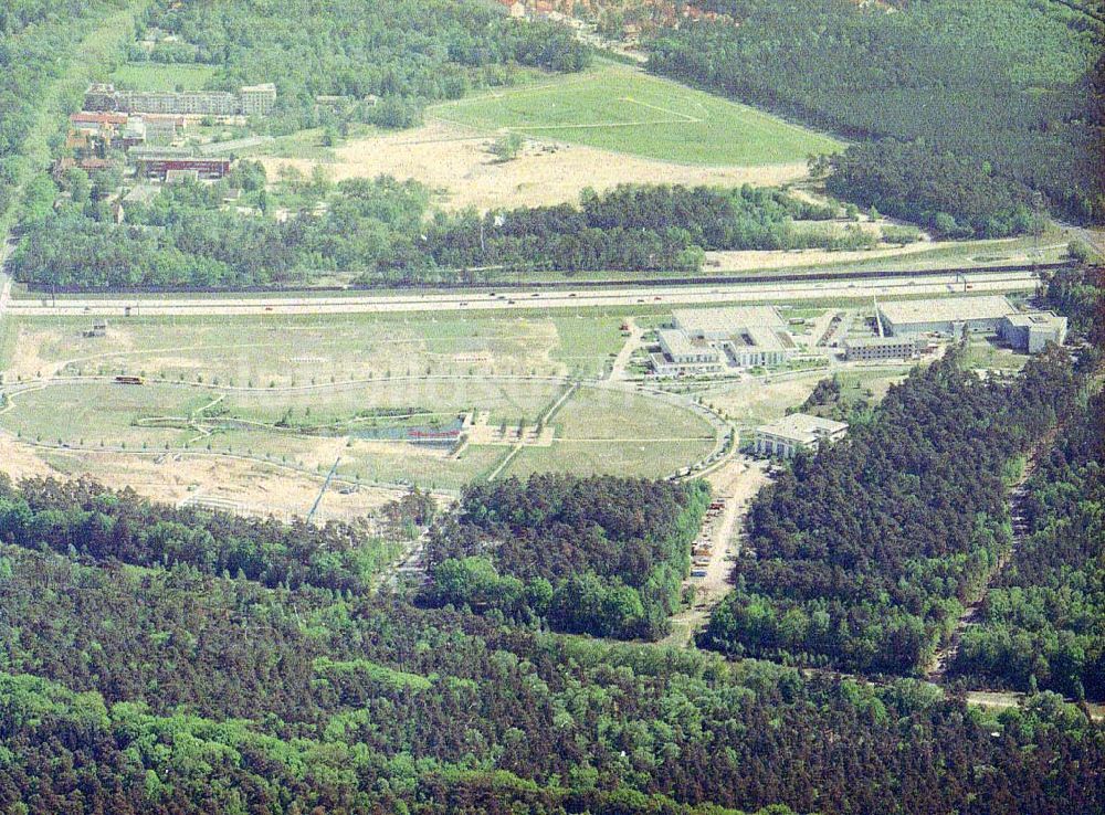 Potsdam - Drewitz aus der Vogelperspektive: Gewerbegebiet EUROPARK DREILINDEN auf dem Gebiet des ehem. Grenzkontrollpunktes Drewitz.