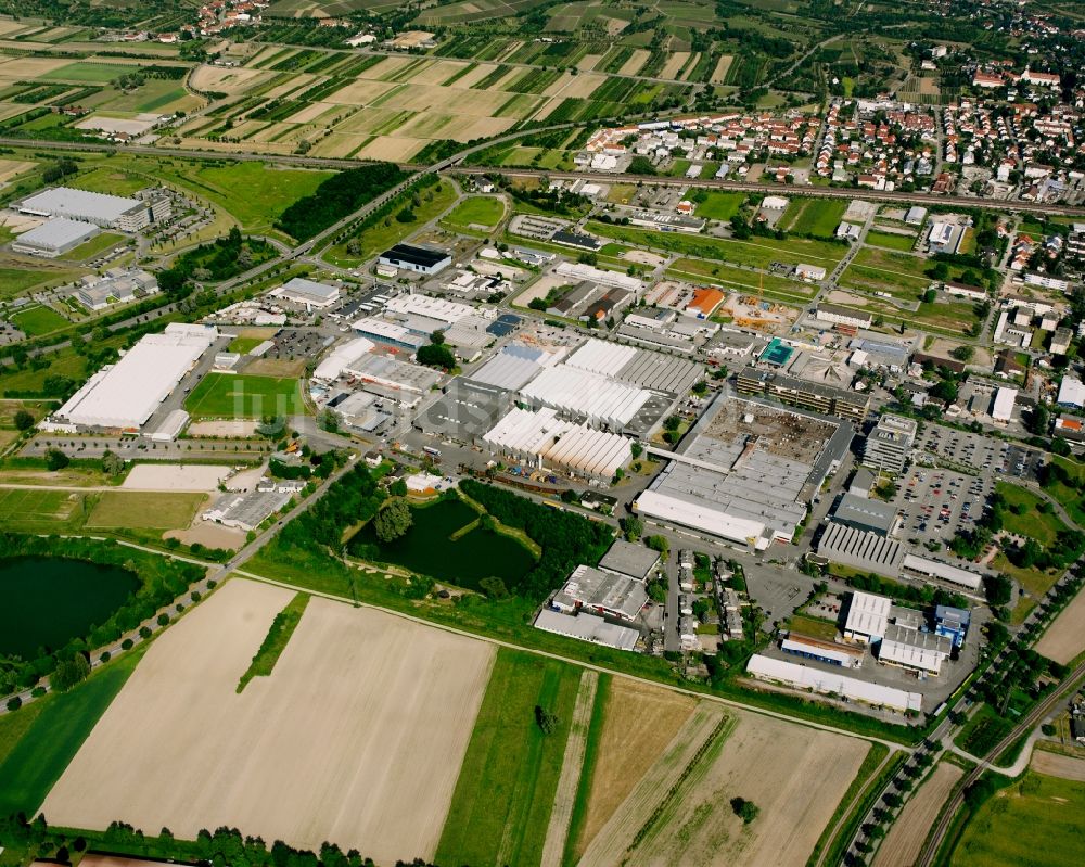 Bühl von oben - Gewerbegebiet am Feld in Bühl im Bundesland Baden-Württemberg, Deutschland