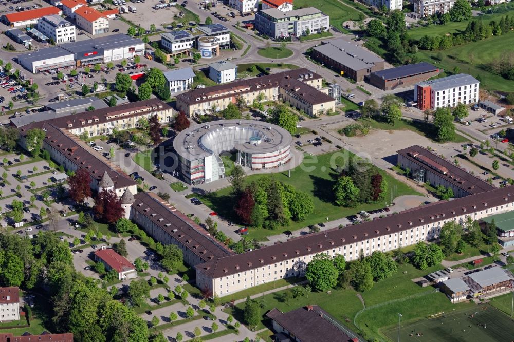 Luftbild Bad Tölz - Gewerbegebiet und Firmenansiedlung FlintCenter mit schneckenförmigem Gebäude in Bad Tölz im Bundesland Bayern, Deutschland