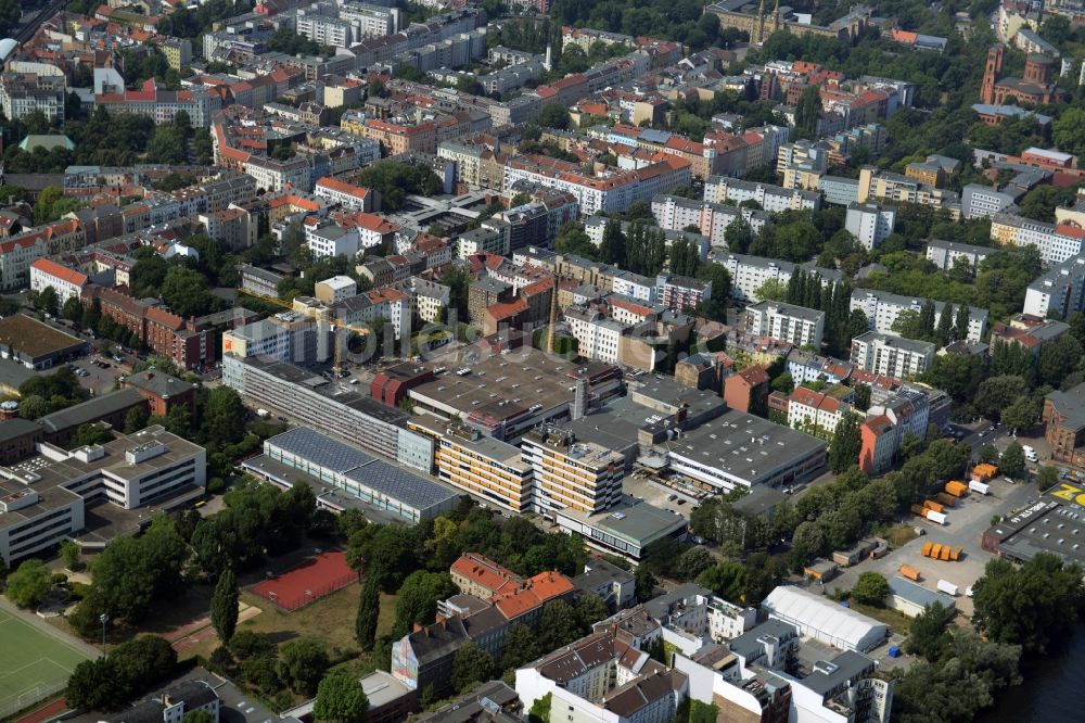 Luftaufnahme Berlin - Gewerbegebiet und Firmenansiedlung am Zeughof im Stadtteil Kreuzberg in Berlin