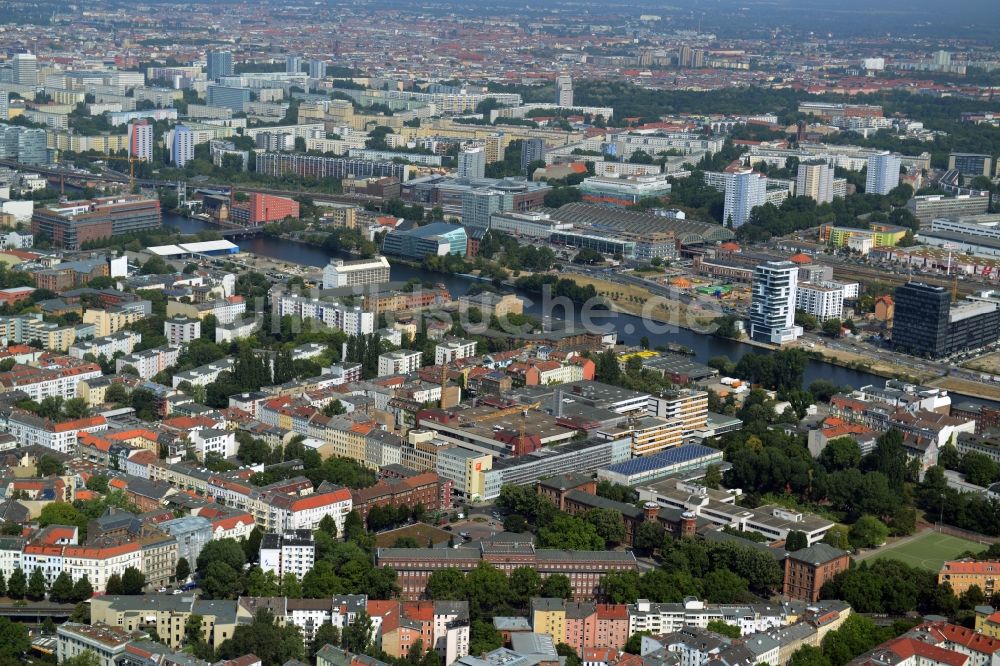 Berlin aus der Vogelperspektive: Gewerbegebiet und Firmenansiedlung am Zeughof im Stadtteil Kreuzberg in Berlin