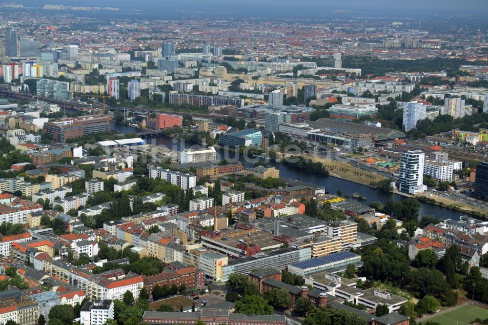 Luftbild Berlin - Gewerbegebiet und Firmenansiedlung am Zeughof im Stadtteil Kreuzberg in Berlin