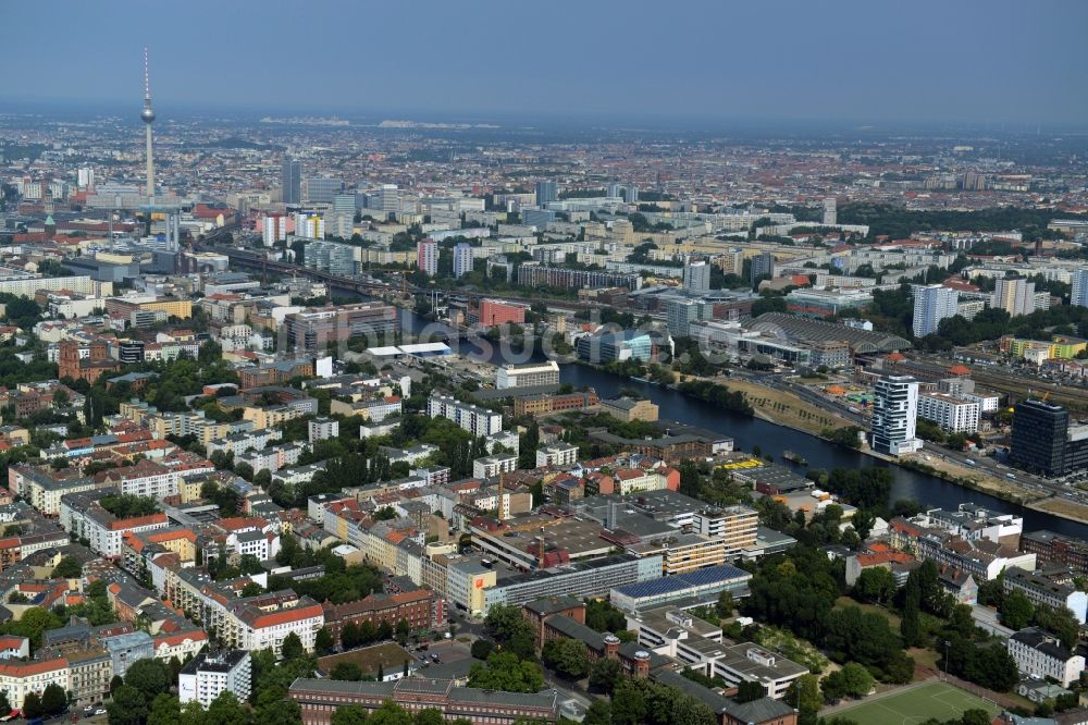 Luftaufnahme Berlin - Gewerbegebiet und Firmenansiedlung am Zeughof im Stadtteil Kreuzberg in Berlin