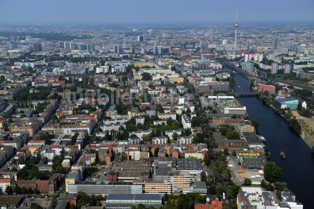 Berlin von oben - Gewerbegebiet und Firmenansiedlung am Zeughof im Stadtteil Kreuzberg in Berlin