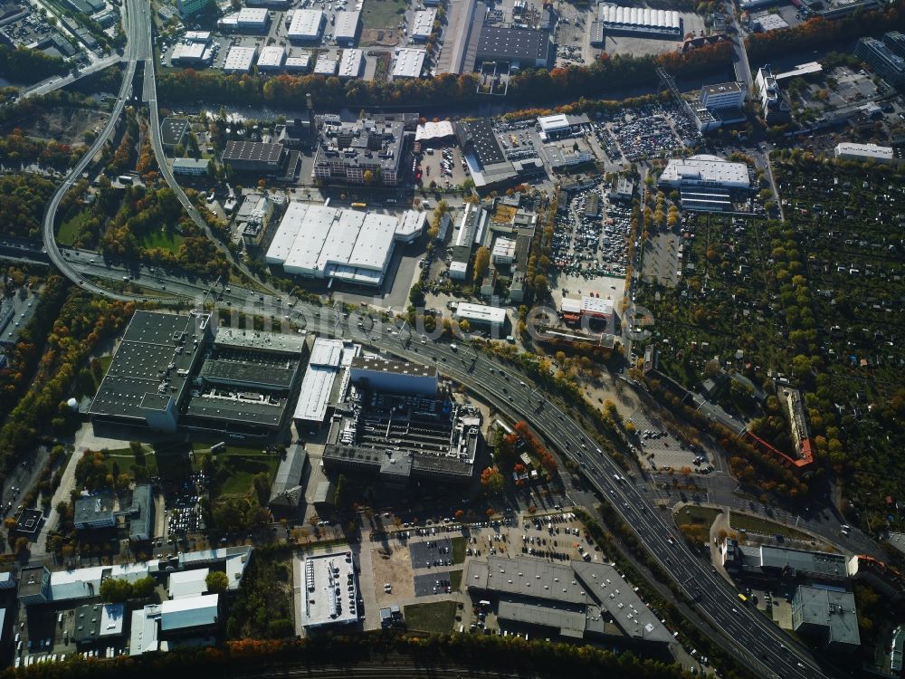 Berlin von oben - Gewerbegebiet und Firmengelände zwischen Teltowkanal und Bundesautobahn A100 im Ortsteil Tempelhof in Berlin