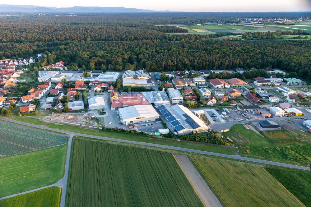 Luftbild Hatzenbühl - Gewerbegebiet Im Gereut mit WWS Metallformen GmbH und HGGS LaserCUT GmbH & Co. KG in Hatzenbühl im Bundesland Rheinland-Pfalz