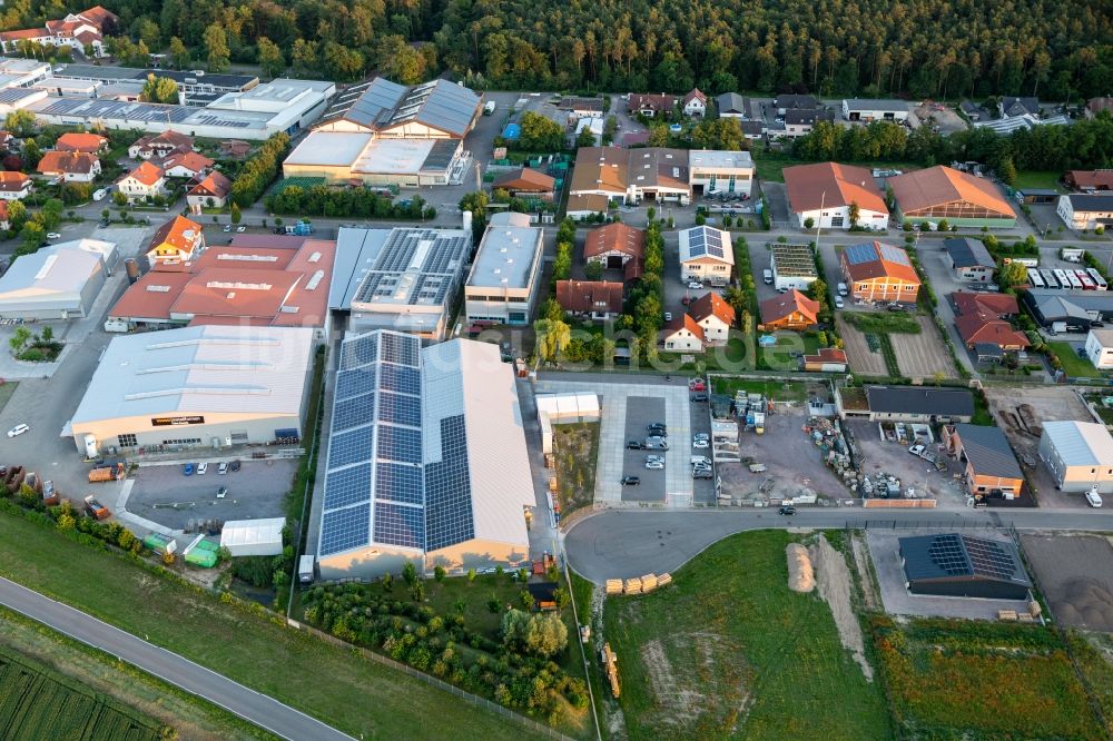 Hatzenbühl von oben - Gewerbegebiet Im Gereut mit WWS Metallformen GmbH und HGGS LaserCUT GmbH & Co. KG in Hatzenbühl im Bundesland Rheinland-Pfalz