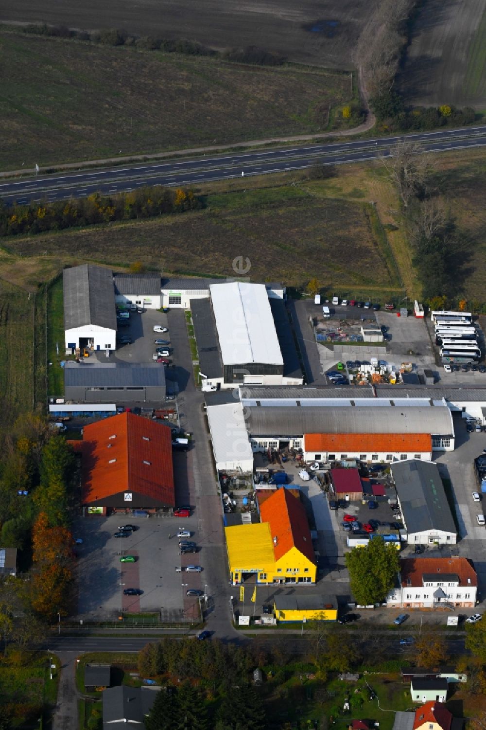 Oranienburg aus der Vogelperspektive: Gewerbegebiet Germendorfer Allee im Ortsteil Eden in Oranienburg im Bundesland Brandenburg, Deutschland