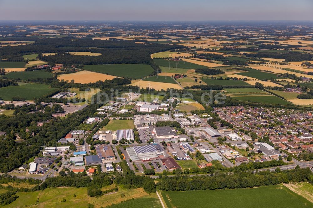 Ahlen von oben - Gewerbegebiet Gewerbegebiet Kleinwellenfeld in Ahlen im Bundesland Nordrhein-Westfalen, Deutschland