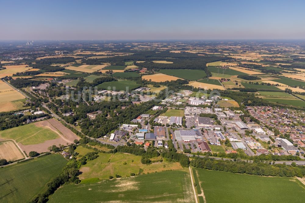 Ahlen aus der Vogelperspektive: Gewerbegebiet Gewerbegebiet Kleinwellenfeld in Ahlen im Bundesland Nordrhein-Westfalen, Deutschland