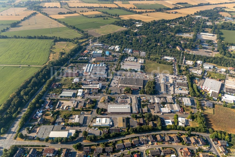 Ahlen von oben - Gewerbegebiet Gewerbegebiet Kleinwellenfeld in Ahlen im Bundesland Nordrhein-Westfalen, Deutschland