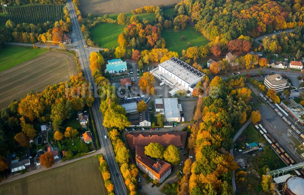 Gladbeck von oben - Gewerbegebiet Gewerbepark Schanzenhof im herbstlichen Gladbeck im Bundesland Nordrhein-Westfalen