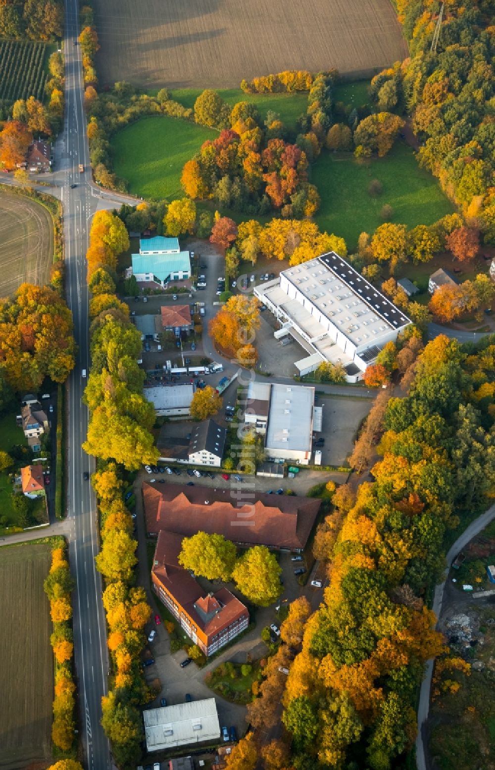 Gladbeck aus der Vogelperspektive: Gewerbegebiet Gewerbepark Schanzenhof im herbstlichen Gladbeck im Bundesland Nordrhein-Westfalen