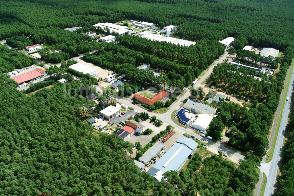 Borkheide von oben - Gewerbegebiet am Ginsterweg in Borkheide im Bundesland Brandenburg, Deutschland