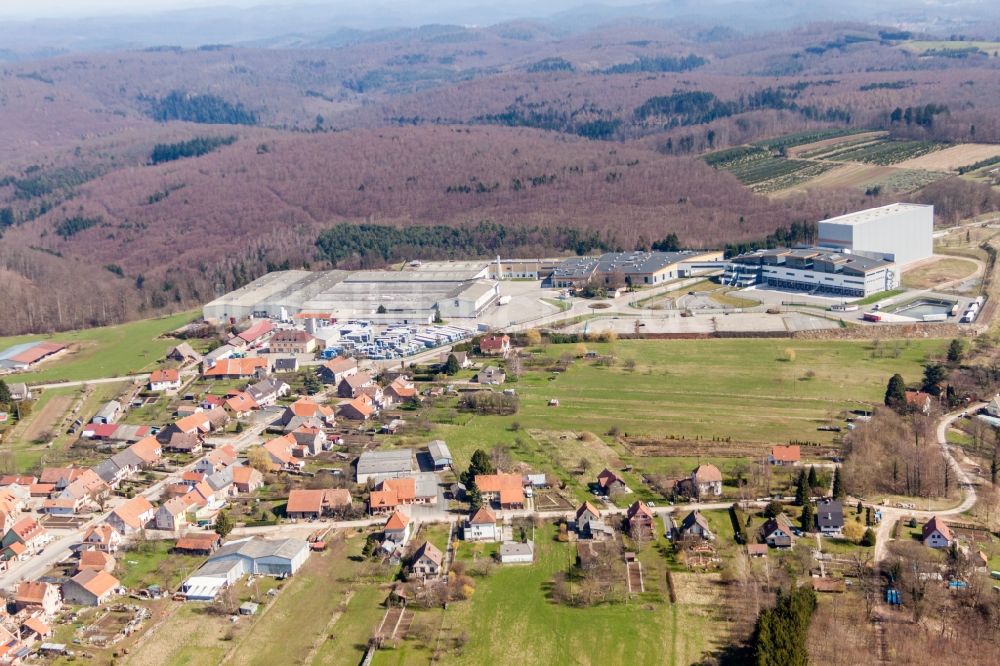 Petersbach aus der Vogelperspektive: Gewerbegebiet mit The Grands Chais de France in Petersbach in Grand Est, Frankreich