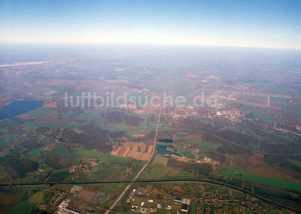 Leipzig - Gröbers aus der Vogelperspektive: Gewerbegebiet Großkugel an der BAB A14 (Nähe Schkeuditzer Kreuz) ein Projekt der HVB Immobilienmanagement AG Blick nach Nord im Bild auch Flughafen Leipzig - Halle 06