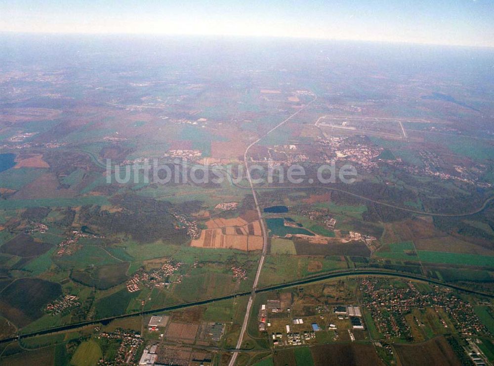 Leipzig - Gröbers aus der Vogelperspektive: Gewerbegebiet Großkugel an der BAB A14 (Nähe Schkeuditzer Kreuz) ein Projekt der HVB Immobilienmanagement AG Blick nach Nord im Bild auch Flughafen Leipzig - Halle 06