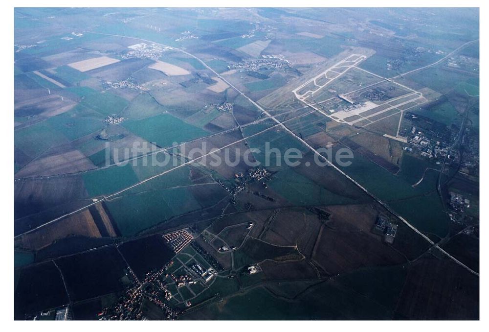 Leipzig - Gröbers aus der Vogelperspektive: Gewerbegebiet Großkugel an der BAB A14 (Nähe Schkeuditzer Kreuz) ein Projekt der HVB Immobilienmanagement AG Blick nach Nordost im Bild auch Flughafen Leipzig - Halle 06