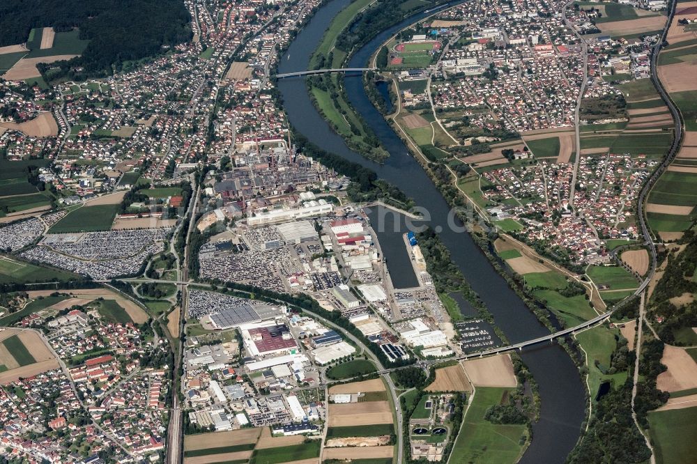 Saal an der Donau aus der Vogelperspektive: Gewerbegebiet und Hafen in Saal an der Donau im Bundesland Bayern, Deutschland