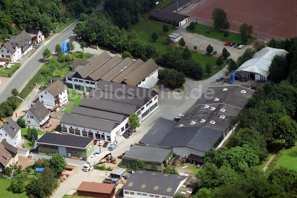 Lennestadt von oben - Gewerbegebiet mit Handwerksbetrieben und Kleinindustrie in Lennestadt in Nordrhein-Westfalen