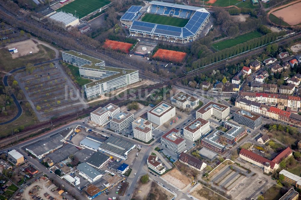 Mannheim aus der Vogelperspektive: Gewerbegebiet Harlachweg vor dem Carl-Benz-Stadion im Ortsteil Oststadt in Mannheim im Bundesland Baden-Württemberg, Deutschland