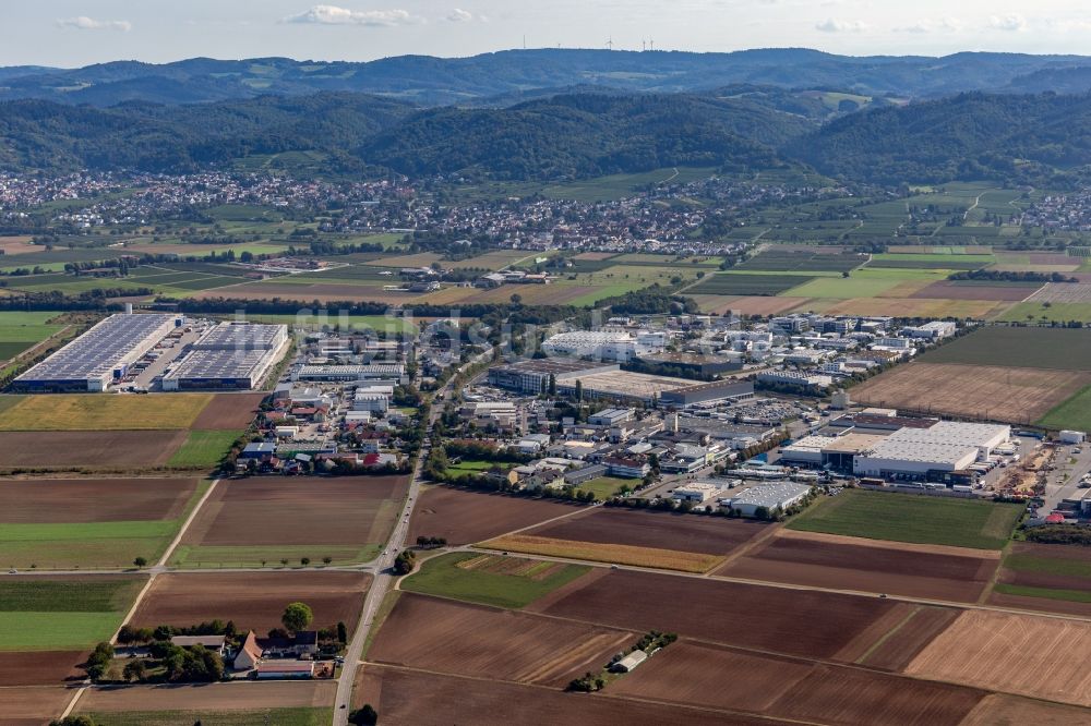 Heddesheim aus der Vogelperspektive: Gewerbegebiet an der A5 in Heddesheim im Bundesland Baden-Württemberg, Deutschland