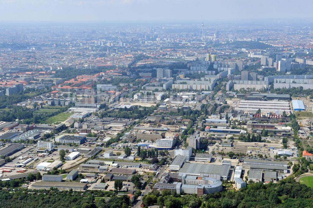 Berlin aus der Vogelperspektive: Gewerbegebiet Herzbergstraße Ecke Siegfriedstraße in Berlin-Lichtenberg