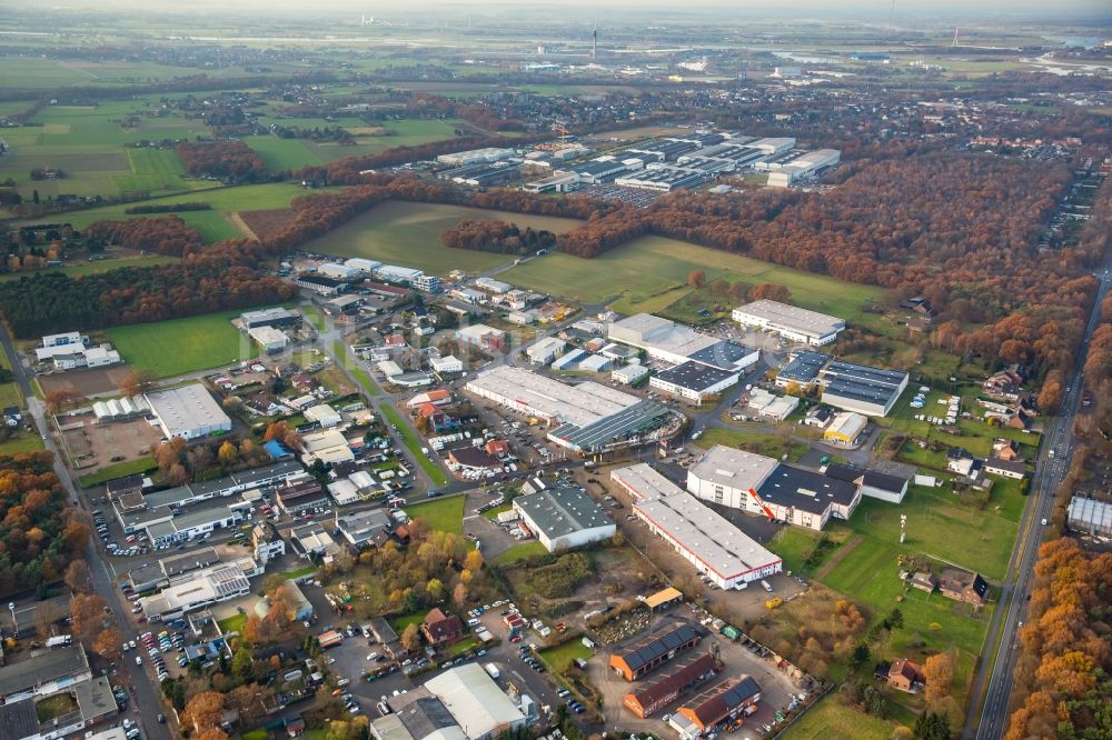 Voerde (Niederrhein) aus der Vogelperspektive: Gewerbegebiet Hindenburgstraße im Ortsteil Holthausen in Voerde (Niederrhein) im Bundesland Nordrhein-Westfalen