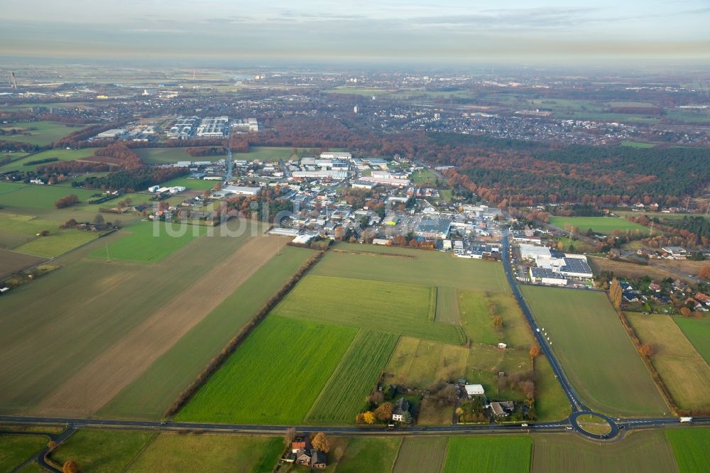 Luftaufnahme Voerde (Niederrhein) - Gewerbegebiet Hindenburgstraße im Ortsteil Holthausen in Voerde (Niederrhein) im Bundesland Nordrhein-Westfalen