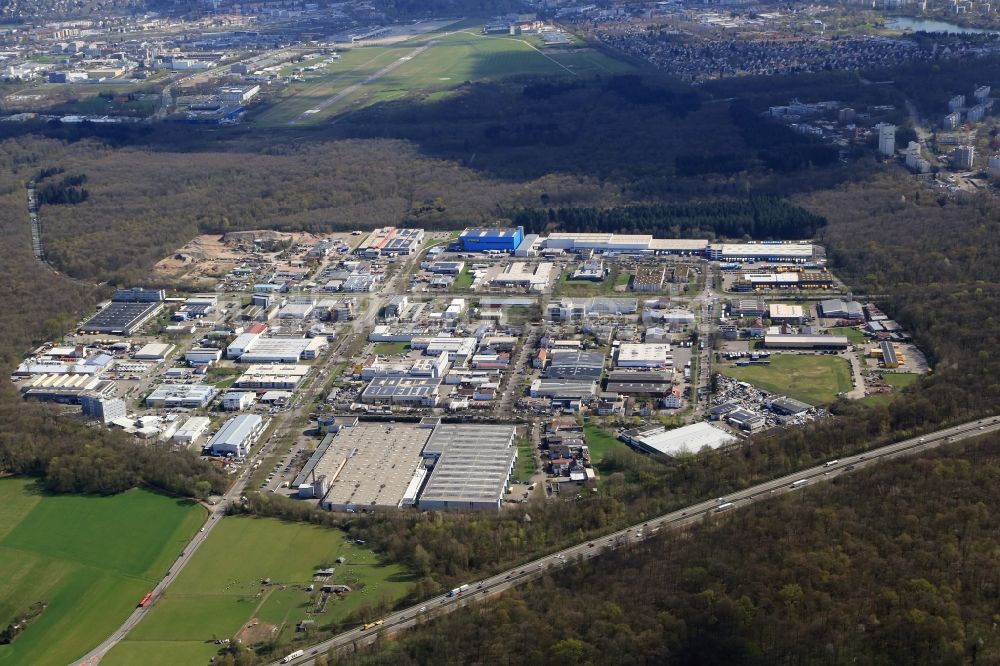 Luftbild Freiburg im Breisgau - Gewerbegebiet Hochdorf in Freiburg im Breisgau im Bundesland Baden-Württemberg