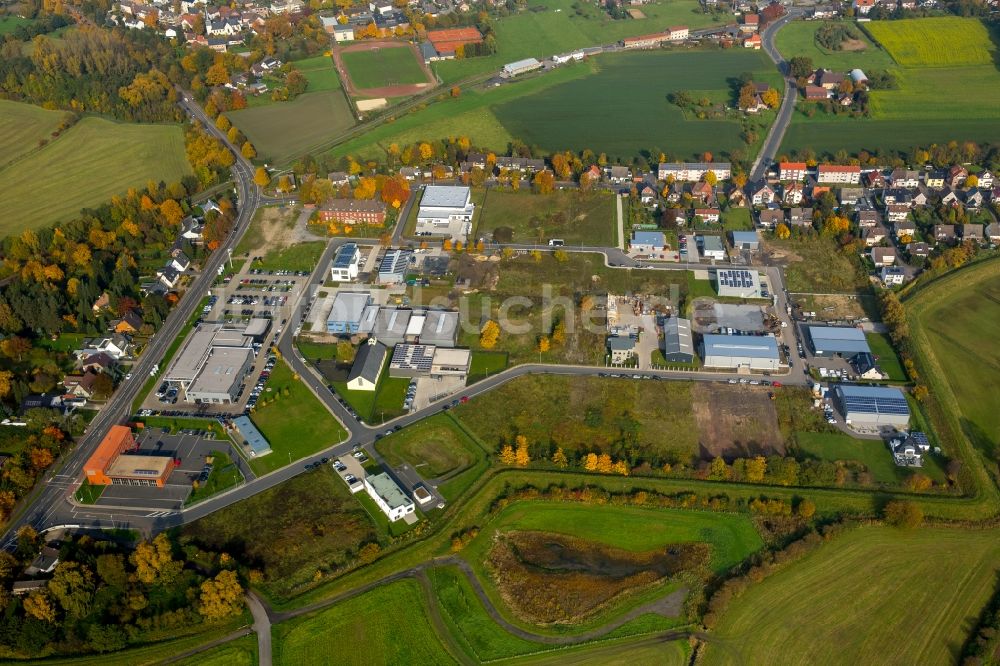 Hamm von oben - Gewerbegebiet am Hohefeldweg im herbstlichen Hamm im Bundesland Nordrhein-Westfalen